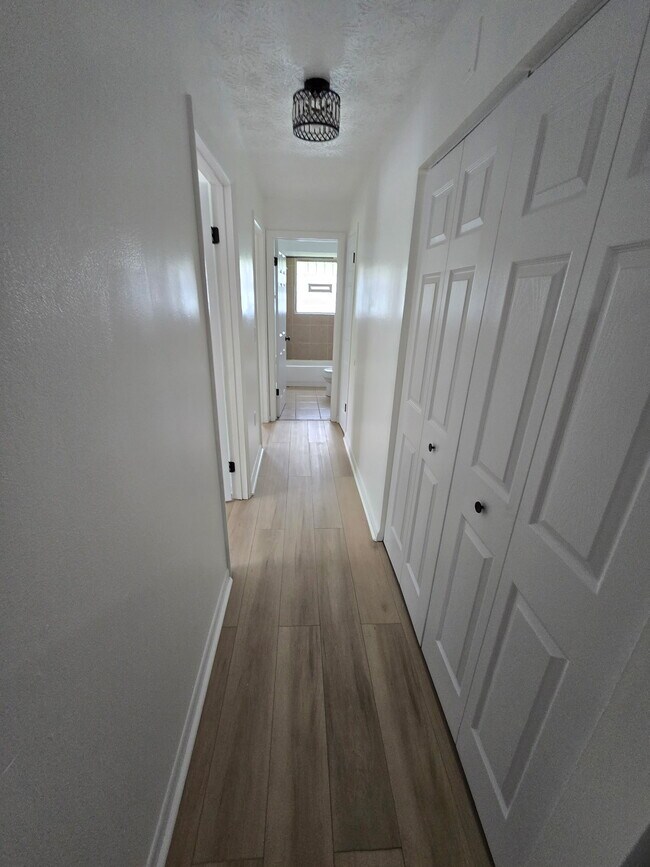 Building Photo - 665 Cherry Hill Dr