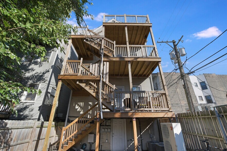 Building Photo - 3212 N Kenmore Ave