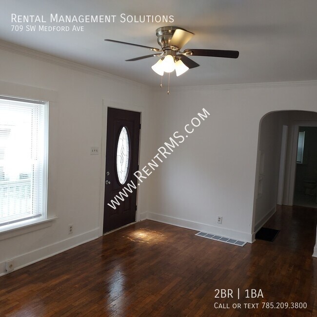 Building Photo - 709 SW Medford Ave