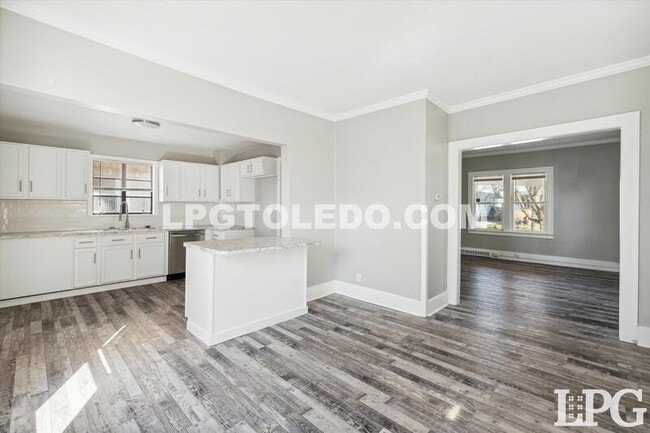 Building Photo - 4117 Thornton Ave