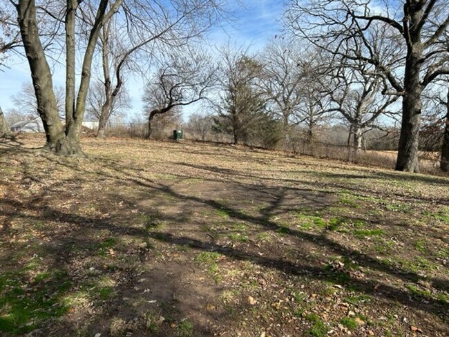 Building Photo - 3 BEDROOM 2 BATH APARTMENT FOR LEASE IN CARL JUNCTION-$995.00 RENT-$995.00 DEPOSIT