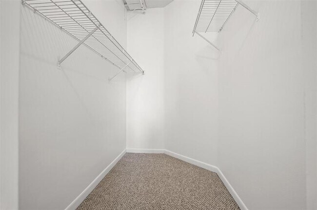 Building Photo - 1013 SW 112th Ter