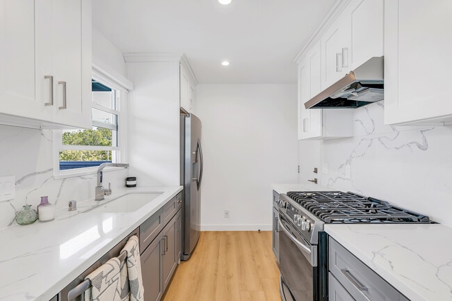 Building Photo - 2438 7th St