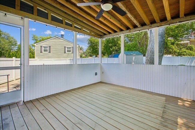 Building Photo - 3801 Denfeld Ave