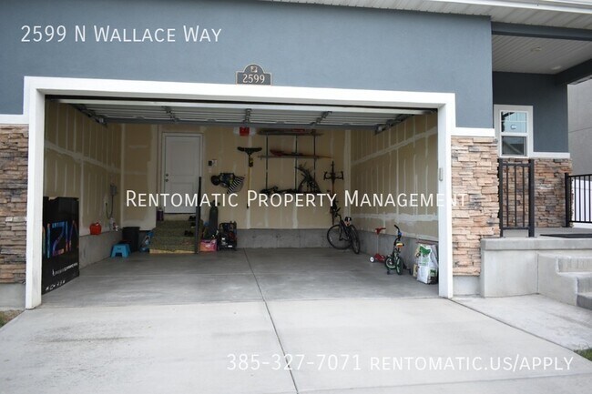 Building Photo - 2599 N Wallace Way