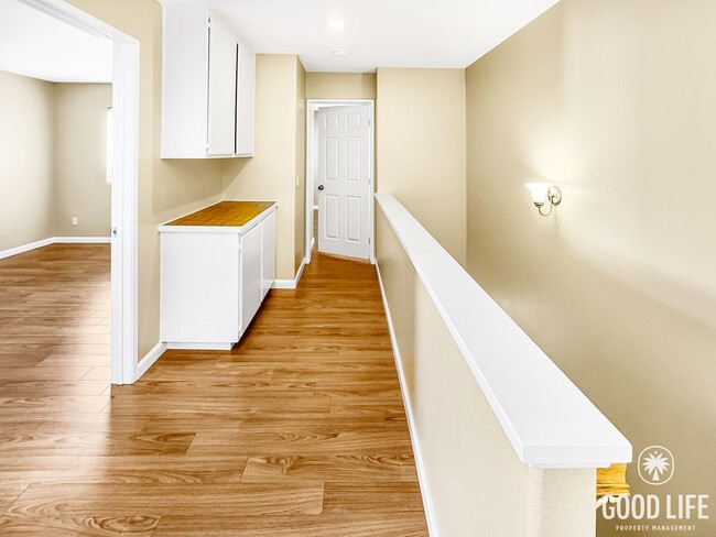 Building Photo - Immaculate 4Bd/2.5Ba Home with New Fridge, AC, Fenced Back Patio in Aliso Viejo!