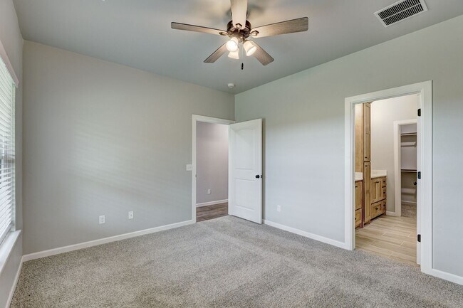 Building Photo - 634 Juniper St