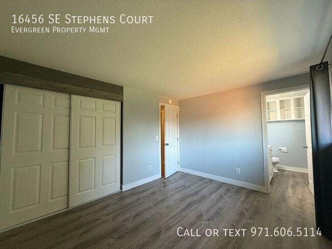 Building Photo - 16456 SE Stephens Ct