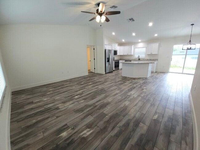 Building Photo - 7649 W Normandy Pl