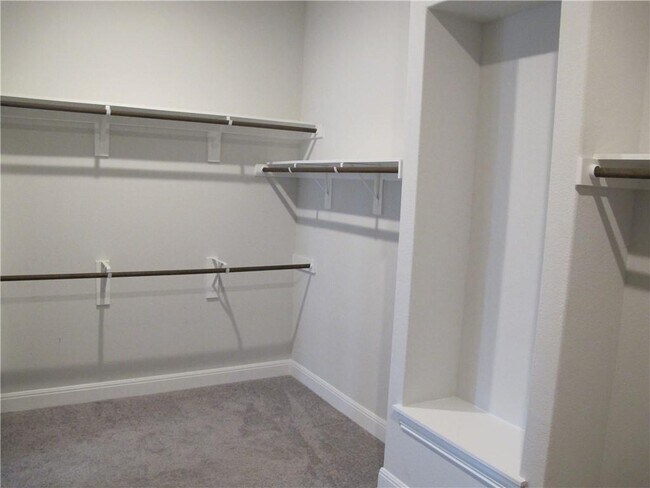 Building Photo - 635 Spinnaker Loop