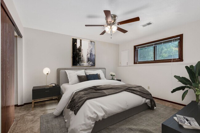 Building Photo - 1634 S Nicolet Rd