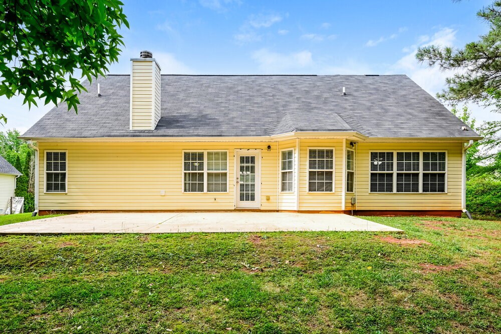 Building Photo - 330 Fieldstone Ln
