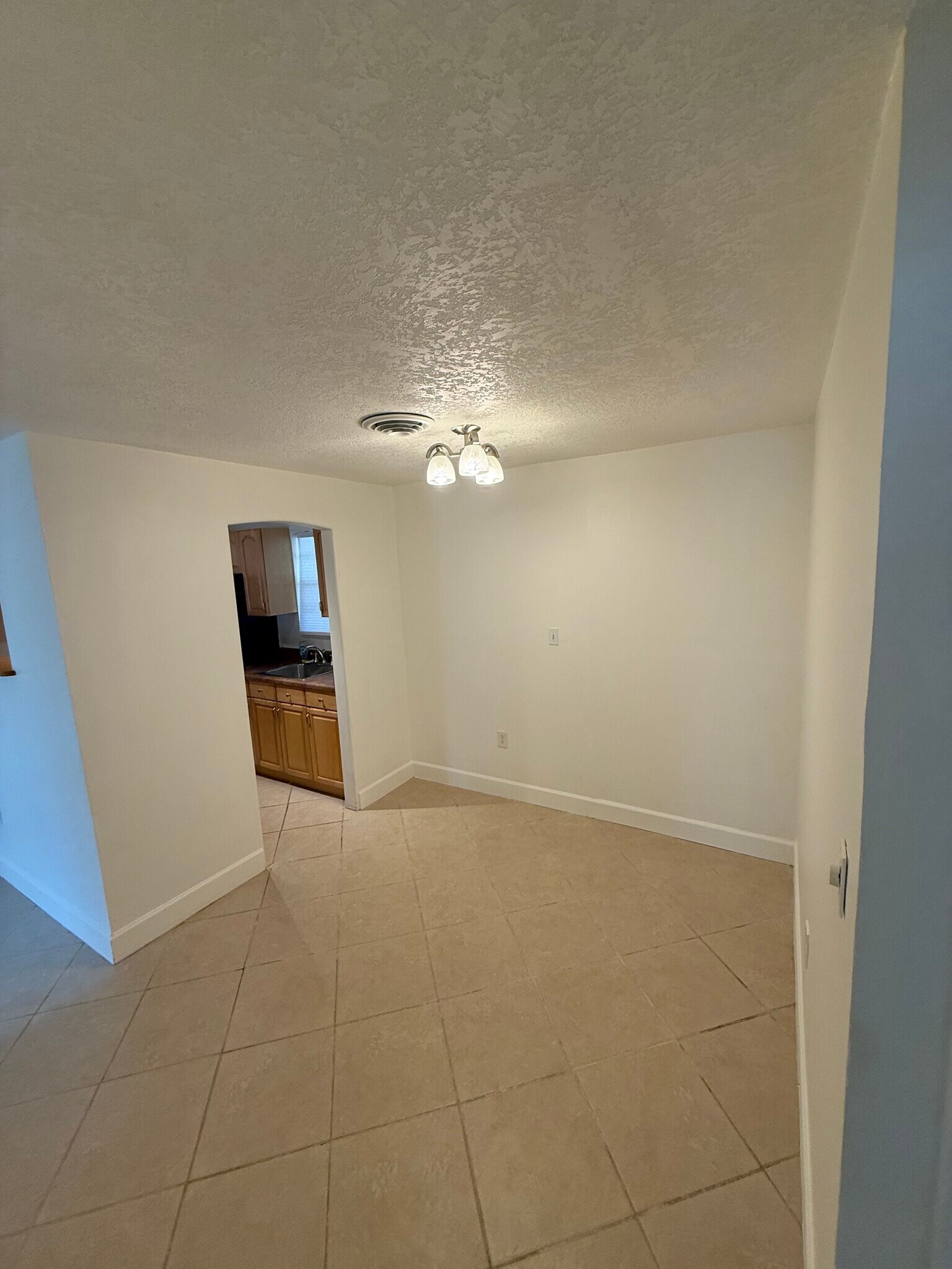 Dining Area - 350 Taylor Ave