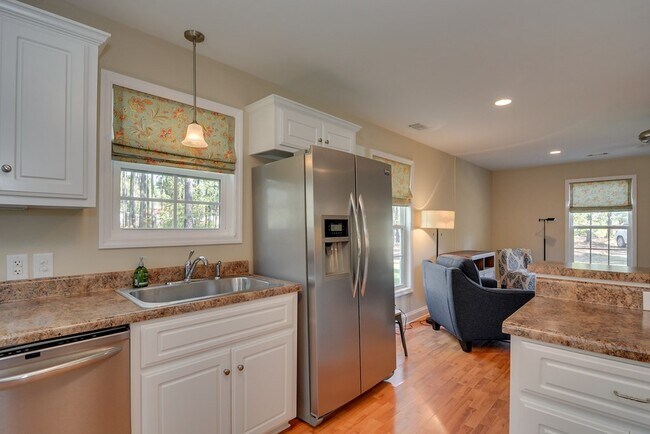 Building Photo - 261 4 Oaks Rd