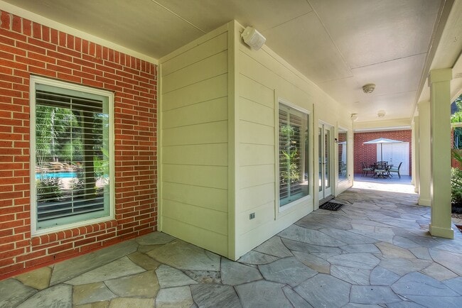 Building Photo - 10819 Lake Windcrest Blvd