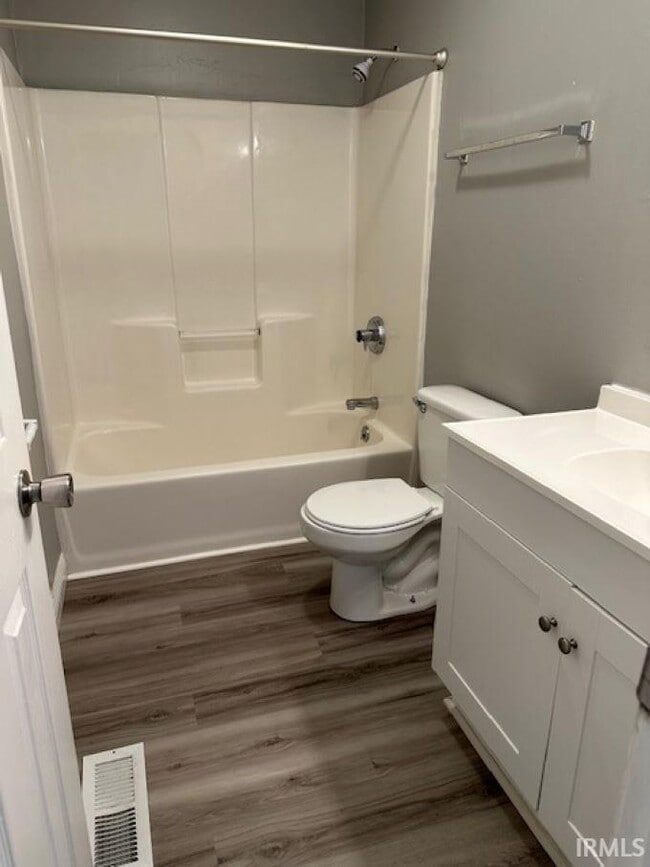 Building Photo - 1326 N Woodburn Ave