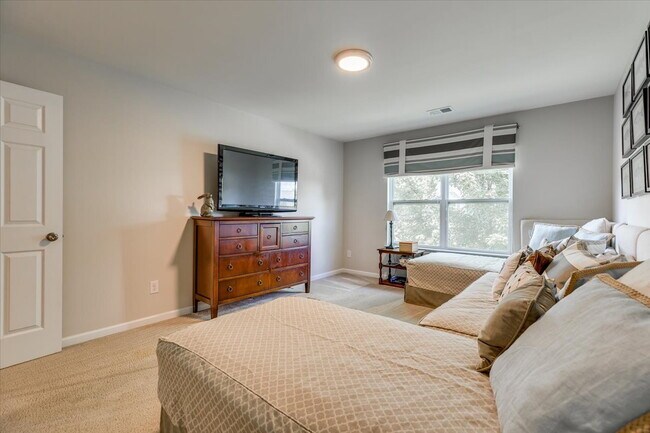 Building Photo - 1007 Kaiser Way