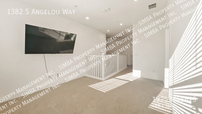 Building Photo - 1382 S Angelou Wy