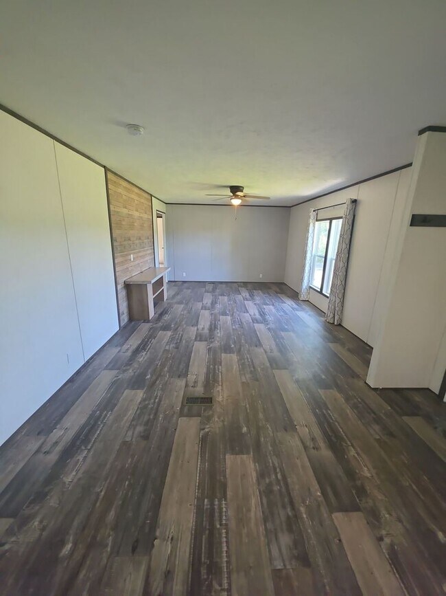 Building Photo - Spacious 4-Bedroom Home on 1 Acre in Peaceful Rickman Setting