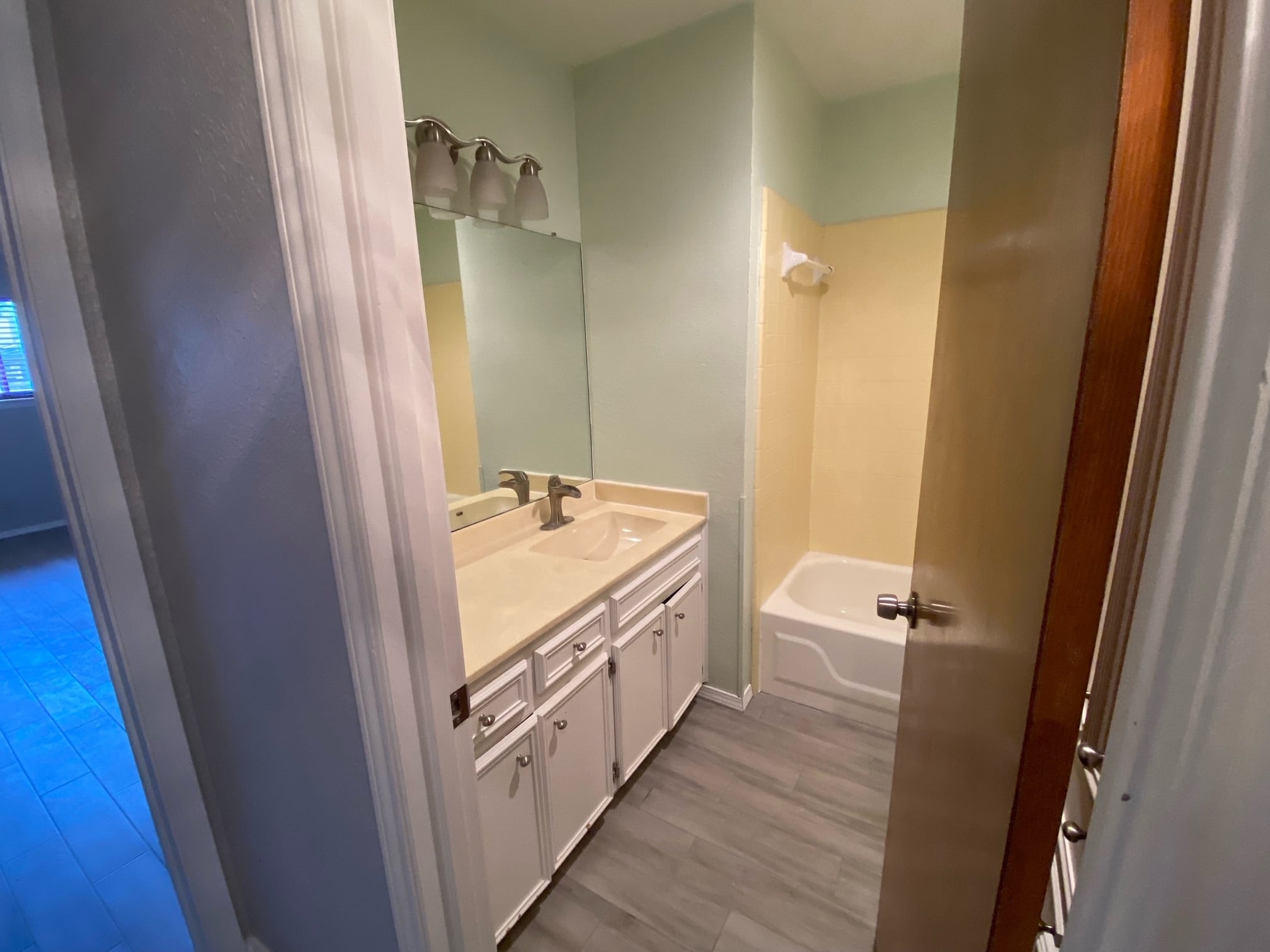 Building Photo - 702 Blackwell Ave