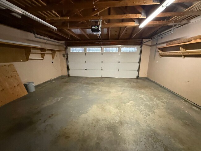 Building Photo - Victorville- Spring Valley Lake, 3 Bedrooms 2 bathrooms, New Paint