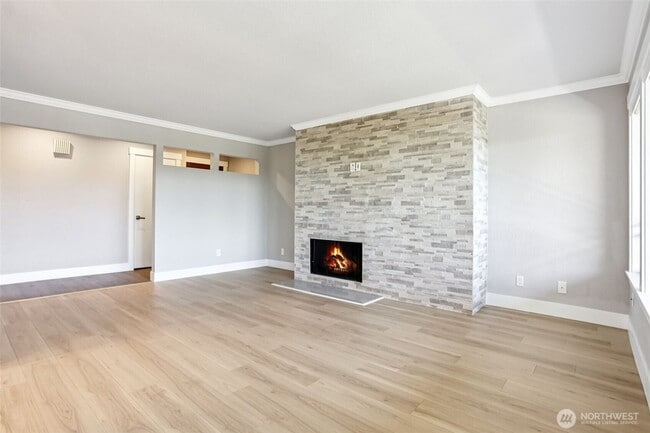 Building Photo - Walk to Juanita Beach with a stunning view!