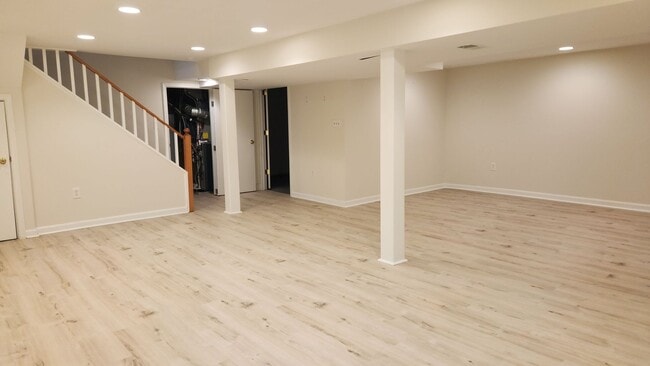 Building Photo - Beautiful Ft Hunt Area Home