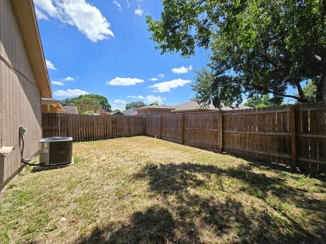 Building Photo - 3/2/1 Garden Home with a Wood Burning Fire...