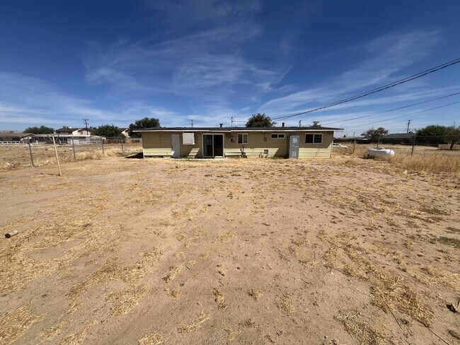 Building Photo - 8736 Aspen Ave