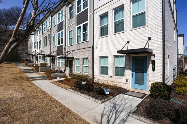 Building Photo - 313 Skylar Way SE