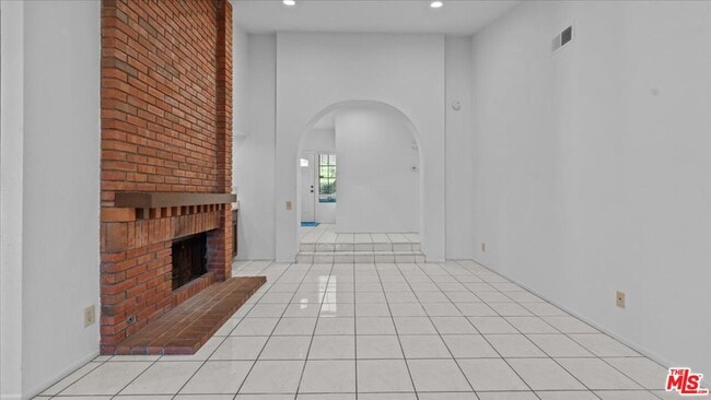 Building Photo - 409 Beverly Dr