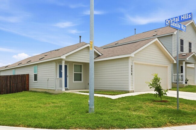 Building Photo - Spacious Southwest San Antonio Home Near Lackland AFB & Major Highways