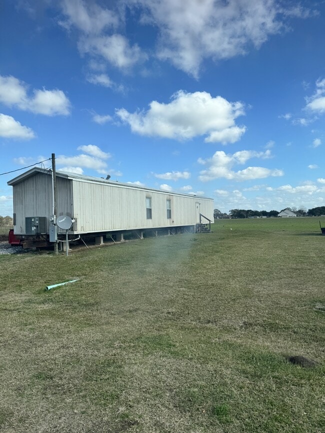 Building Photo - 104 Dax Rd