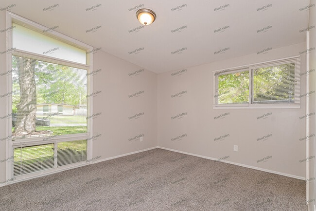 Building Photo - 890 St Anthony Ln