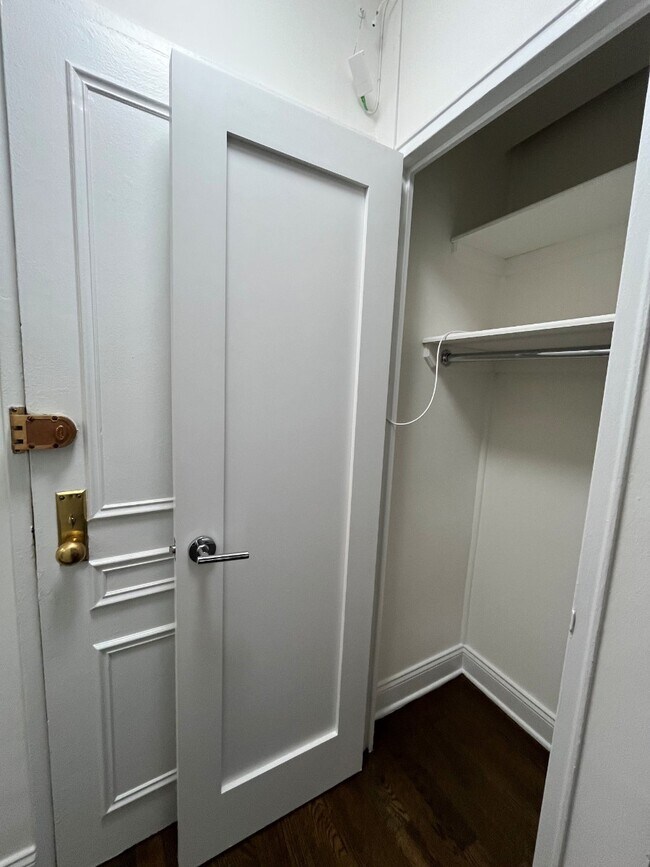 Building Photo - 20 Beekman Pl