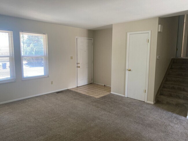 Building Photo - Fantastic 3 Bedroom, 2 Bath, 2 Car Garage,...