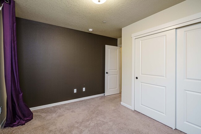 Building Photo - March Move In Special $500 Off Move In Fee...