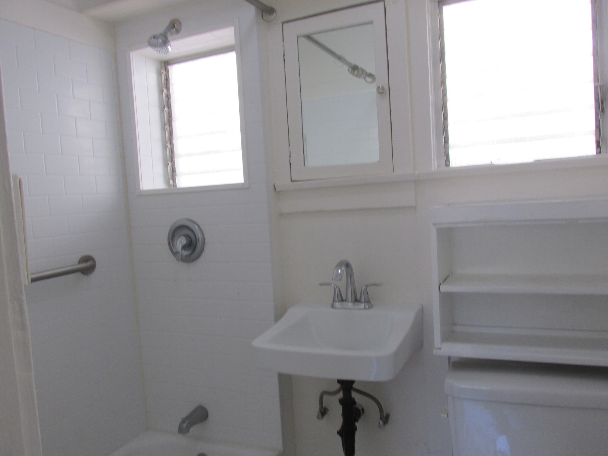 Bathroom - 1223 N Hoover St