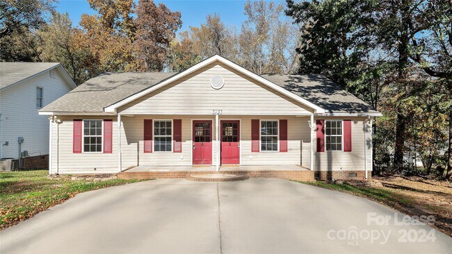 Primary Photo - 3733 Oakwood Rd