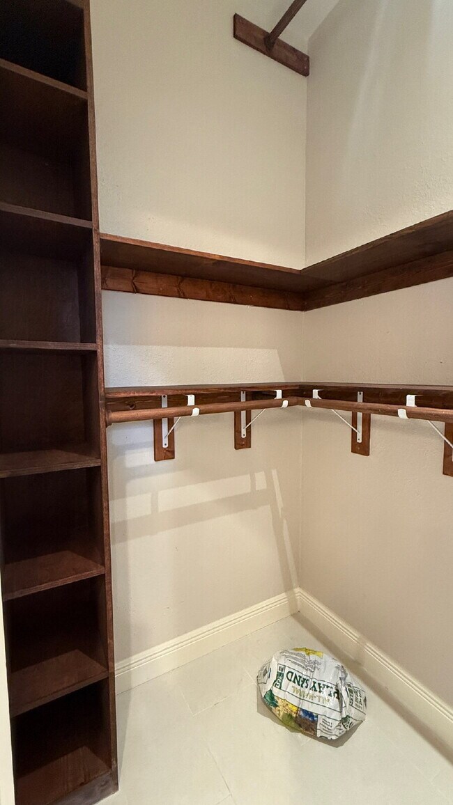 Building Photo - Beautifully Updated 3BR Home in Prime South Austin Location!