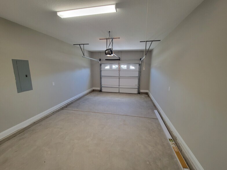 Building Photo - 764 Hobonny Loop