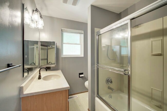 Building Photo - 3Bd/1.75Ba Kirkland House