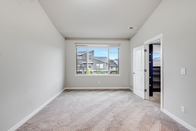Building Photo - Beautiful 3 Bed, 2.5 Bath Rental Home in H...