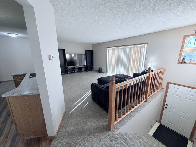 Building Photo - Spacious 2-Bedroom, 2.5 Bathroom, Tri-Level Townhome & Private Deck in Apple Valley!