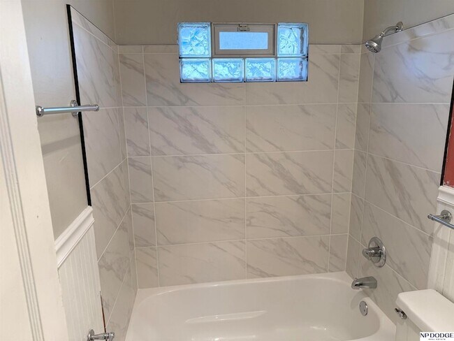 Building Photo - 5220 Mason St