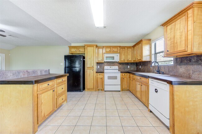Building Photo - 9550 Thousand Oaks Loop