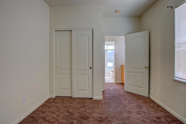 Building Photo - 4076 Sage Way