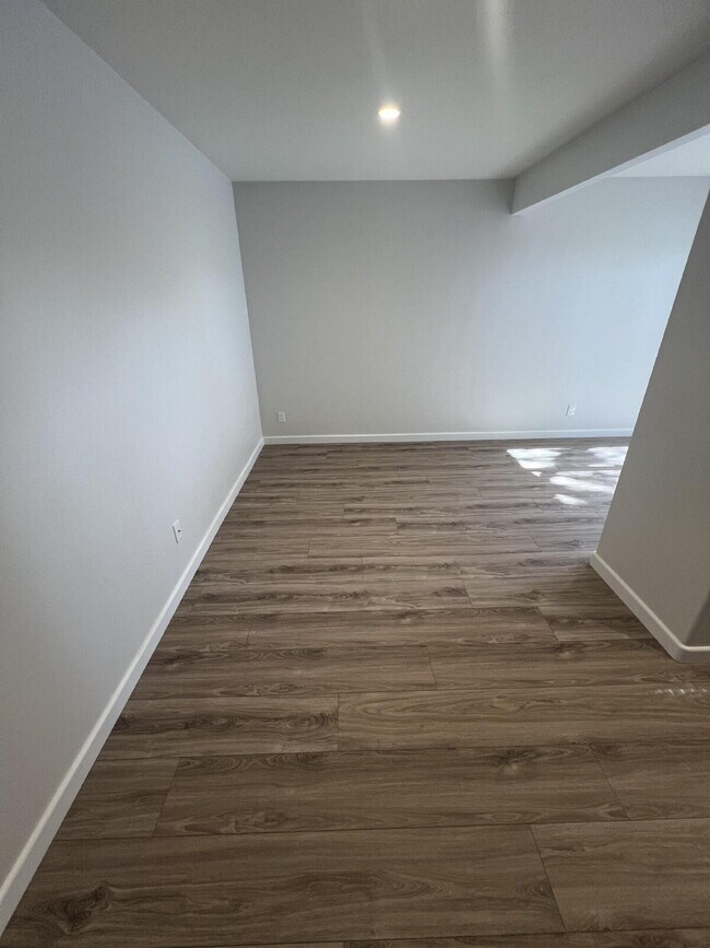 Building Photo - Newly Remodeled, Charming 1-Bedroom Oasis ...