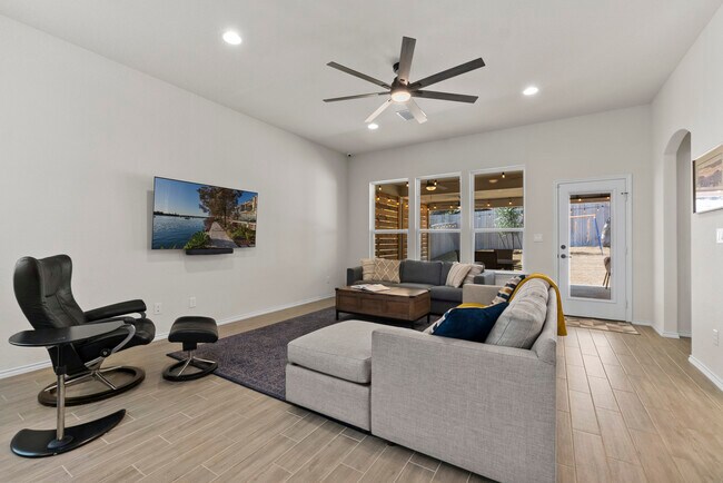 Building Photo - 1711 Dalhart