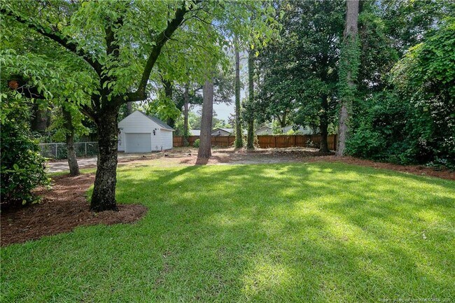 Building Photo - 415 Vista Dr